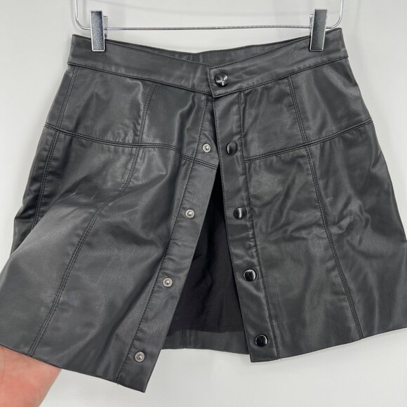 Free People Snap Front Vegan Leather‎ Miniskirt Lined Black Size 4 - Picture 4 of 7